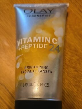OLAY Vitamin C + Peptide 24 Brightening Facial Cleanser — Yellow & Silver